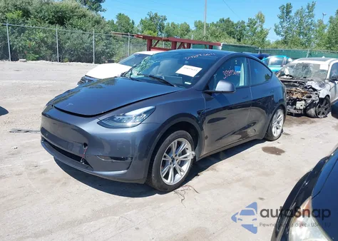 2022 Tesla Model Y Long Range Dual Motor All-Wheel Drive z USA, uszkodzony, nr VIN 7SAYGAEE4NF364264